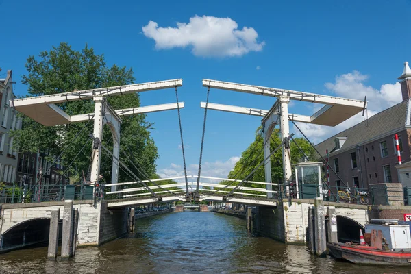 在阿姆斯特丹的桥梁 — 图库照片