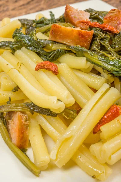 Brócoli de pasta y salchichas —  Fotos de Stock