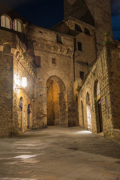 San gimignano bei Nacht - italien — Stockfoto