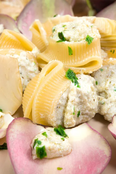 Pasta con crema de alcachofa —  Fotos de Stock