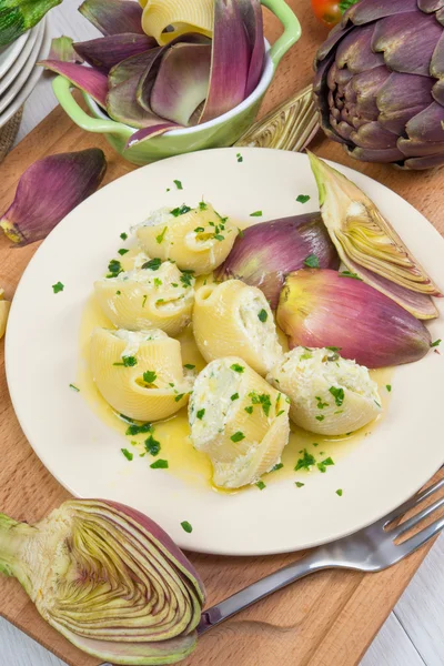 Pasta with artichoke cream — Stock Photo, Image