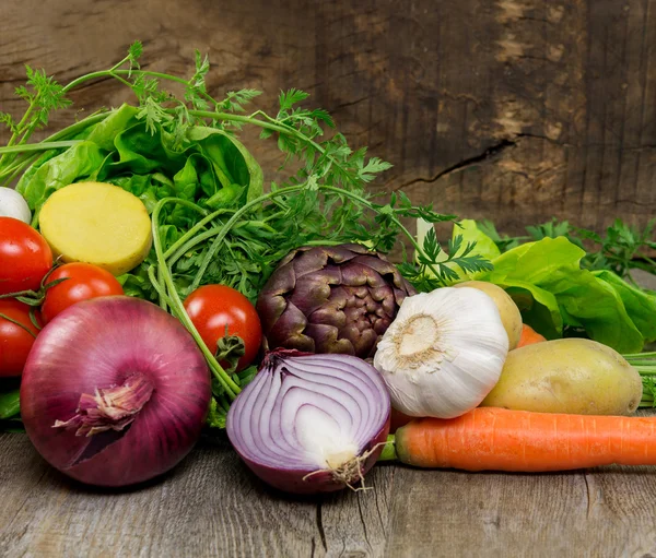 Vegetables on wood — Stock Photo, Image