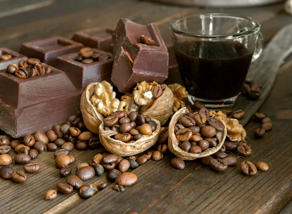 Schokolade und Walnüsse — Stockfoto