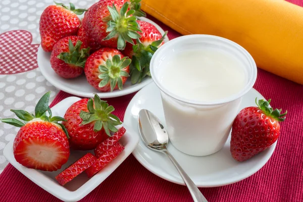 Yogurt con fragole — Foto Stock