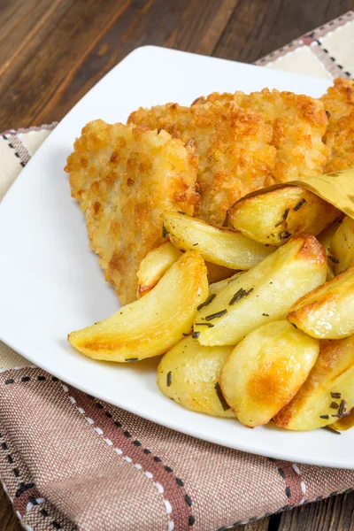 Peixe e batatas fritas — Fotografia de Stock