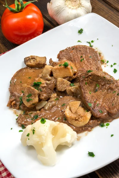 Vieiras de ternera con porcini — Foto de Stock