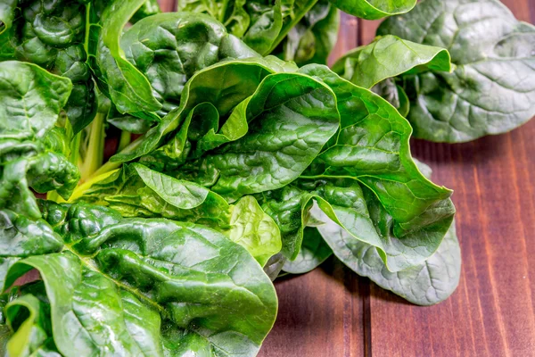 Spinaci su legno — Foto Stock