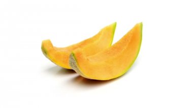 Cantalupo kavun beyaz arka plan üzerinde