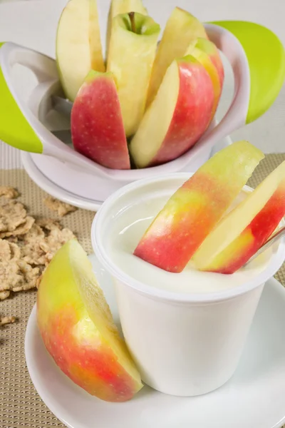 Jogurt s jablky — Stock fotografie