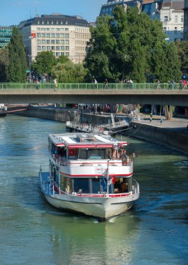 Tuna Nehri - Wien gemilerde