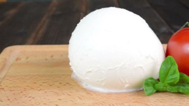 mozzarella kırmızı domates ile