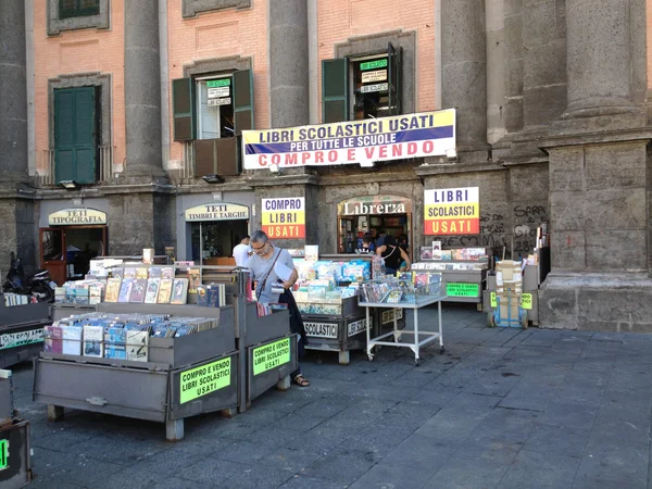 Praça Dante e sua biblioteca — Fotografia de Stock