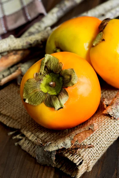 Frische Kaki-Früchte — Stockfoto