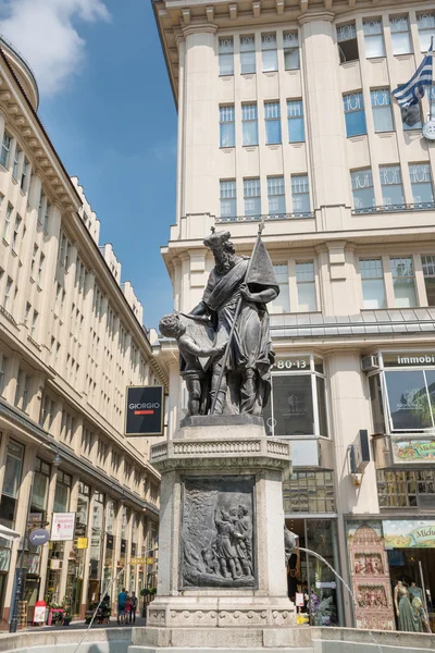 Памятник эрцгерцогу Карлу в Картнер-Штрассе - Вена — стоковое фото