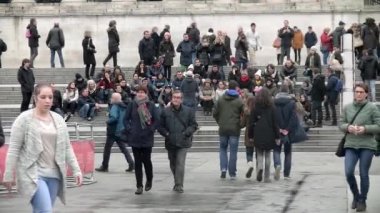 Trafalgar Meydanı - Londra - İngiltere'de insanlar