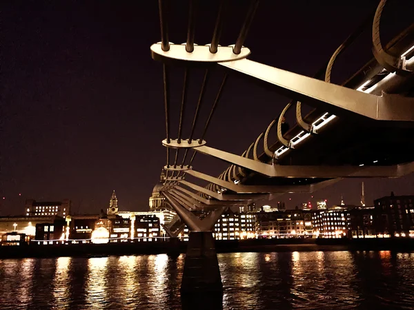 Most tisíciletí - Londýn - Velká Británie — Stock fotografie