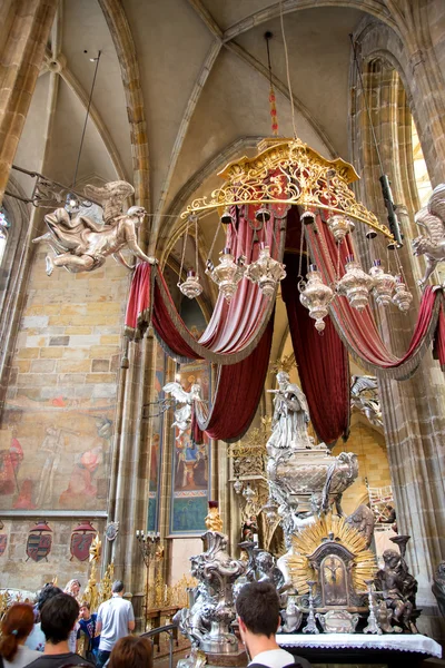 Innenraum der Kathedrale der Heiligen Veit - Prag — Stockfoto
