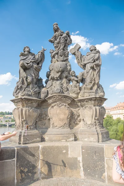 Statuen der Madonna mit den Heiligen Dominic und Thomas Aquinas - pra — Stockfoto