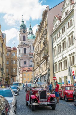 İnsanlar üzerinde Mala Strana bölgesine - Prag