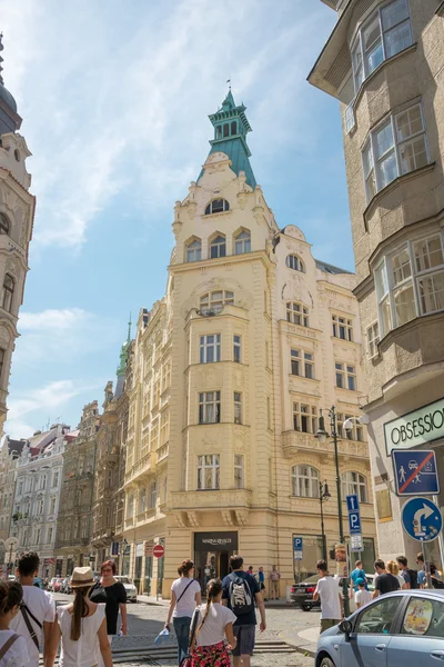 People walking in city center — Stock Photo, Image