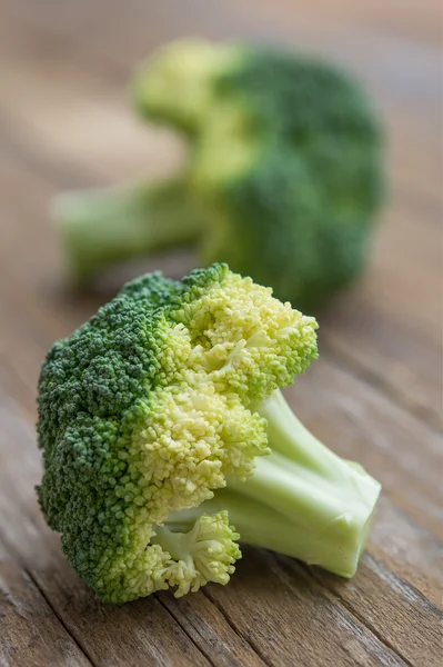 Broccoli on wooden table — Stock Photo, Image