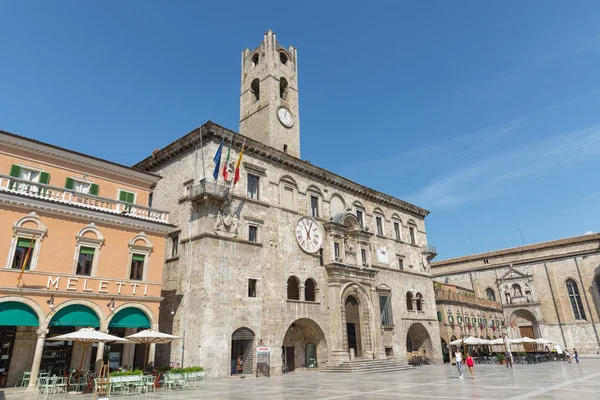 Torre y palacio de los capitanes del pueblo —  Fotos de Stock