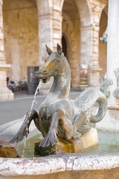 喷泉在阿斯科利皮切诺-它 — 图库照片