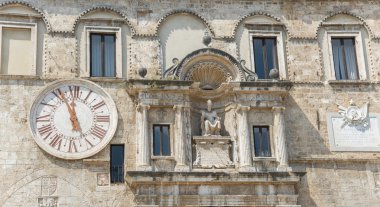 Kule ve kaptanları insanların Sarayı