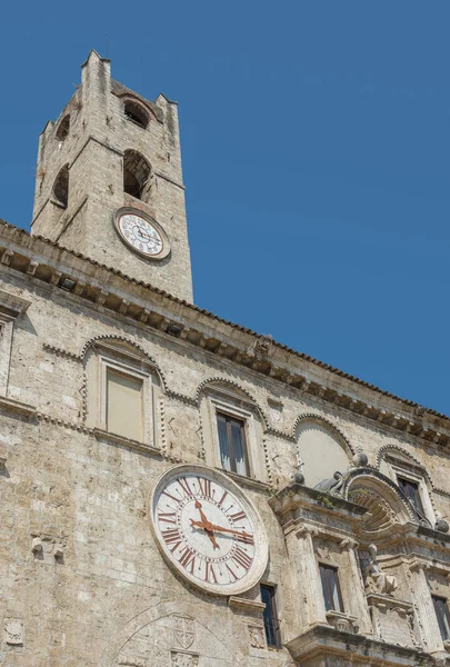 Torre e palazzo dei capitani del popolo — Foto Stock