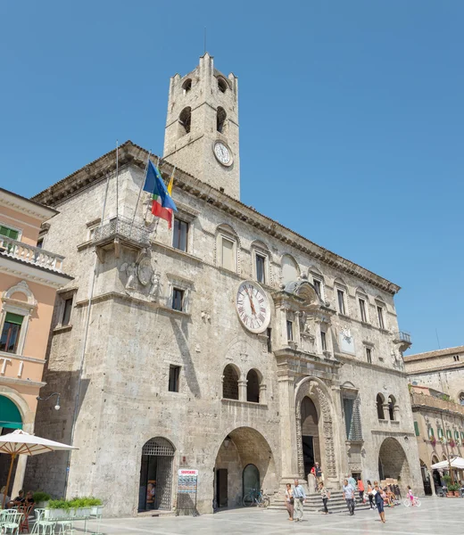 Torre y palacio de los capitanes del pueblo —  Fotos de Stock