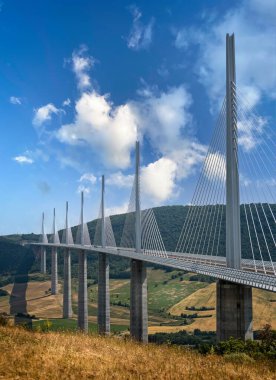 Millau Askı Köprüsü 9 Haziran 2015 'te Millau, Aveyron, Fransa' da ele geçirildi