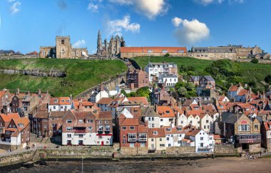 Whitby Abbey 21 Mayıs 2018 'de Whitby, Yorkshire, İngiltere' de çekildi.