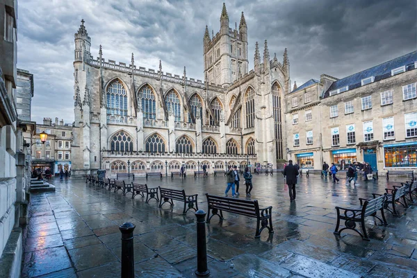 Bath Abbey, 5 Kasım 2017 'de Bath, Avon, İngiltere' de yağışlı bir kış günü çekilmiştir.
