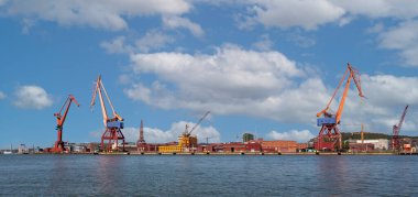 Göteborg, İsveç 'te Gota Alv nehrinin yanındaki vinçler, 26 Temmuz 2019