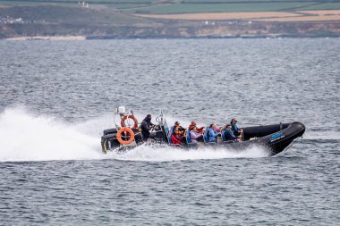 2 Ağustos 2021 'de St Ives, Cornwall, İngiltere' de yüksek hızlı okyanus pirzolası.