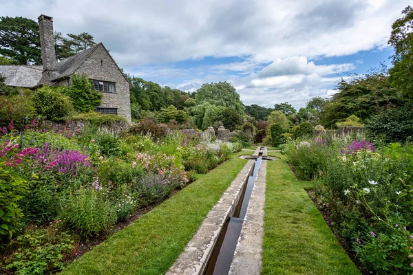 Wasserspiel Mit Wasserleiter Coleton Fishacres Country House Kingswear Devon Großbritannien — Stockfoto