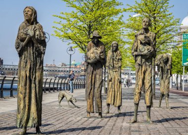 7 Mayıs 2013 'te İrlanda' nın Dublin kentinde bulunan Gümrük Evi Rıhtımı 'nda tarihi eser heykelleri yapıldı.