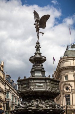 Eros Heykeli 12 Ağustos 2013 'te Londra, Picadilly' de