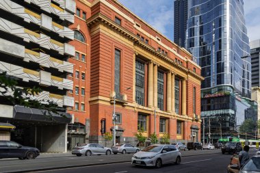 Spencer Caddesi, Melbourne, Victoria, Avustralya 'daki eski Posta Santrali binasının ön cephesi 14 Aralık 2025