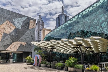 15 Aralık 2025 'te Avustralya' nın Melbourne kentindeki Federasyon Meydanı ve Atrium