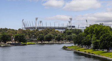 Melbourne Kriket Sahası 15 Aralık 2025 'te Yarra, Melbourne nehri üzerindeki Princes Köprüsü' nden görüldü.