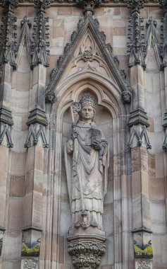 12 Şubat 2026 'da Hereford Katedrali' nin batı ucundaki Herefordshire, İngiltere 'deki dini taş heykeli kapatıldı.