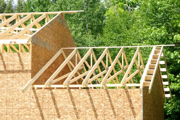 Yeni çatı inşa ediliyor — Stok fotoğraf