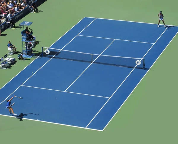 Nova Iorque, Estados Unidos 29 de agosto de 2014 US Open Sara Errani serve — Fotografia de Stock