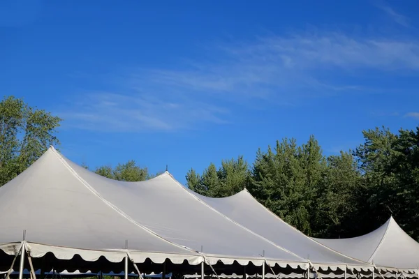 Witte tent toppen — Stockfoto