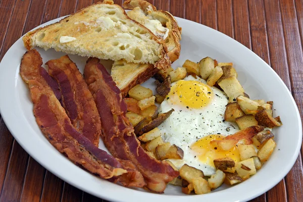 Szalonna és tojás reggeli — Stock Fotó