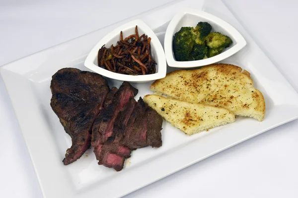 Steak plat de boeuf en fer — Photo