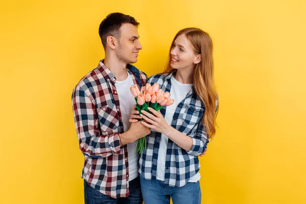 Romantic Couple Man Woman Bouquet Flowers Yellow Background Valentine Day — Stock Photo, Image