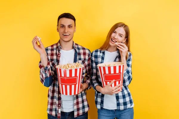 Happy Excited Young Couple Watching Movie Popcorn Yellow Background — Stock Photo, Image