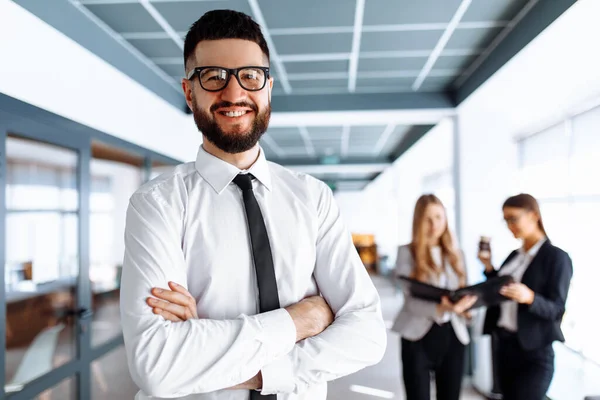 Erfolgreicher Geschäftsmann Arbeitet Modernem Büro — Stockfoto